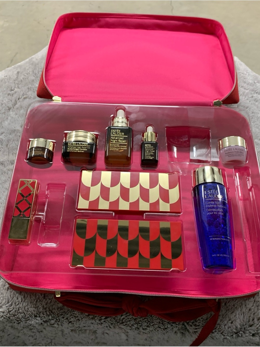 Estee Lauder Pink Makeup Set with Blue Cleansing Bottle candy glow not complete